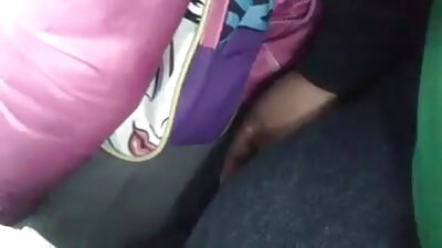 Seorang remaja yang suka meniduri di atas katil mendapat batang dalam mulutnya