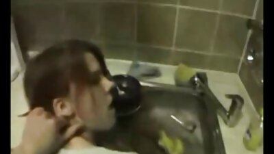 Pasangan bertatu itu tergila-gilakan antara satu sama lain dan bertumbuk tegar